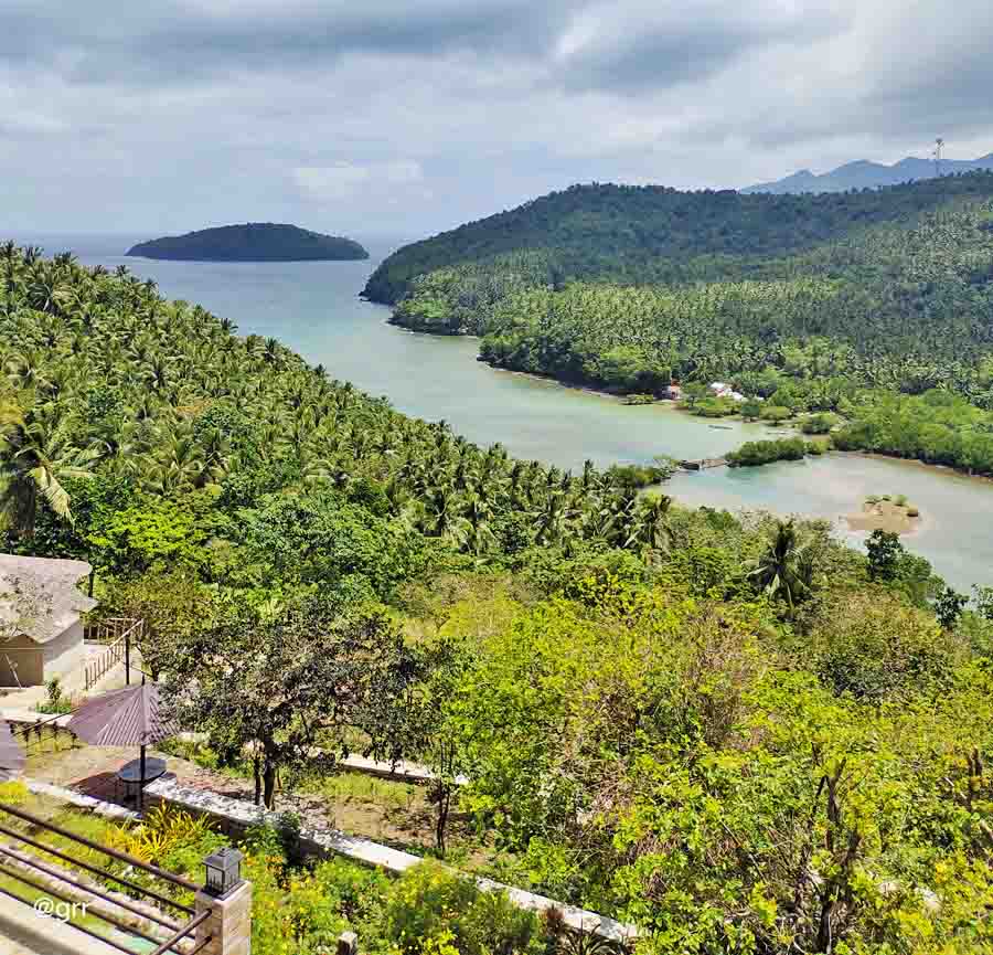 A view of the estuary in front of Mondelo's Nature Park and another island at a distance.