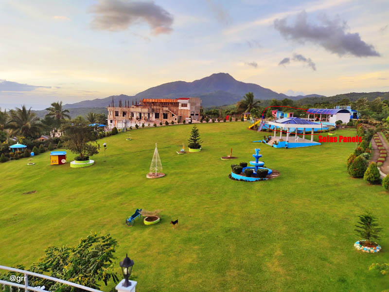 The huge plaza with various decorations and the solar panels installed on the roof.