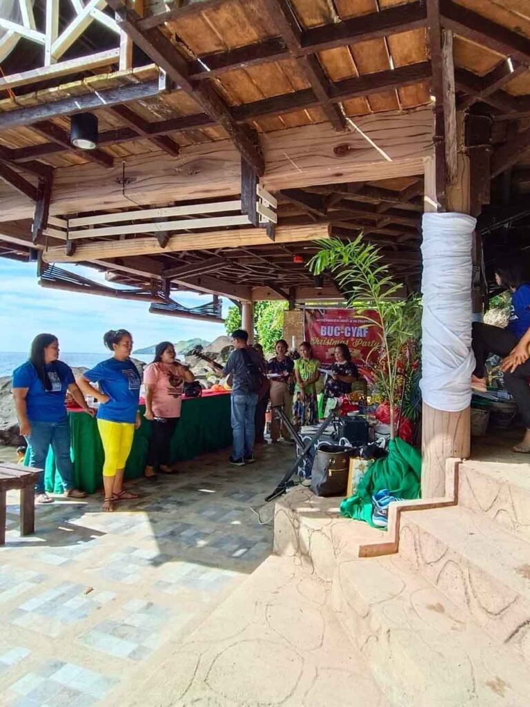 Guests enjoying their activity in the Lower floor of Handurawan Rocky Beach Resort.