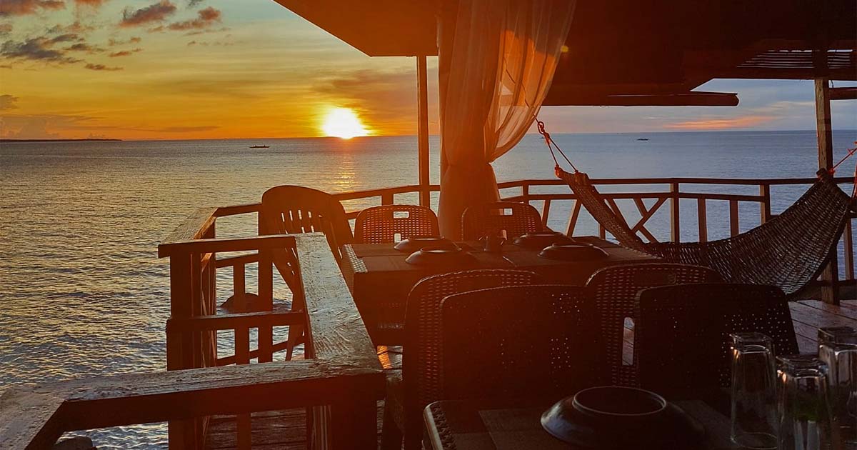 Handurawan Rocky Beach Resort: A Seaside Oasis for Sunset Chasers