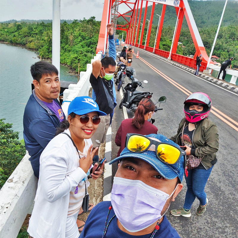 Group of people enjoying the view in Biliran Bridge.