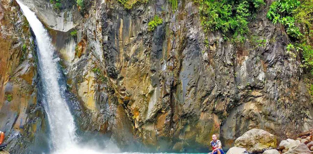 A man take a pose near Tinago Falls.