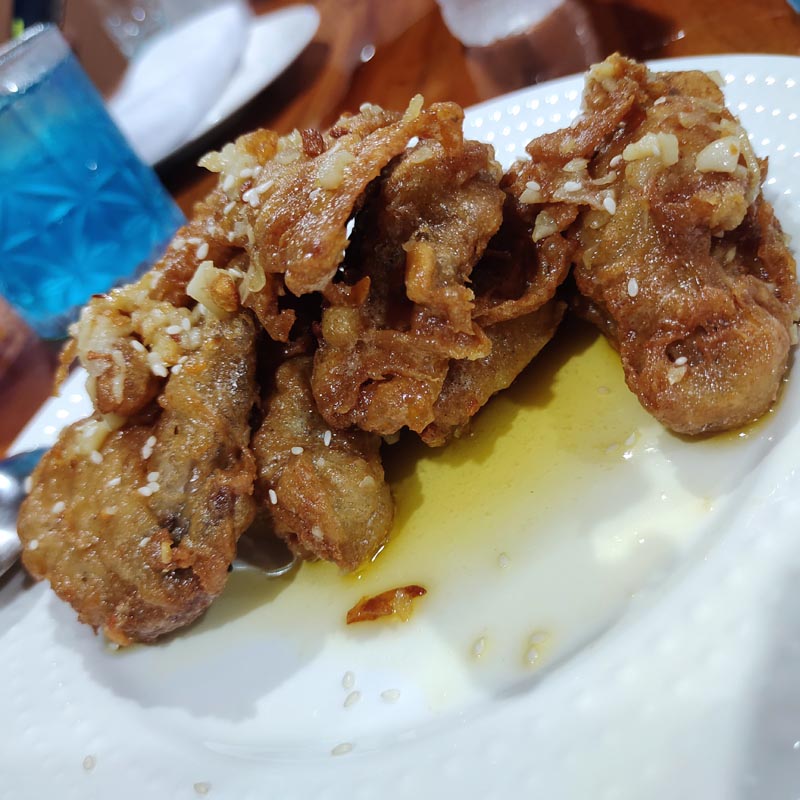 Garlic chicken served on a plate.
