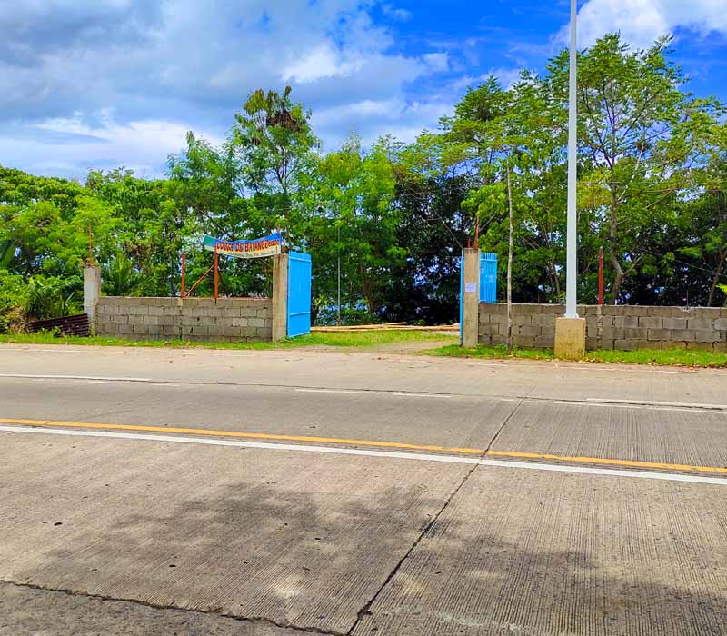 The entrance of Costa De Batang Beach as seen from the highway.